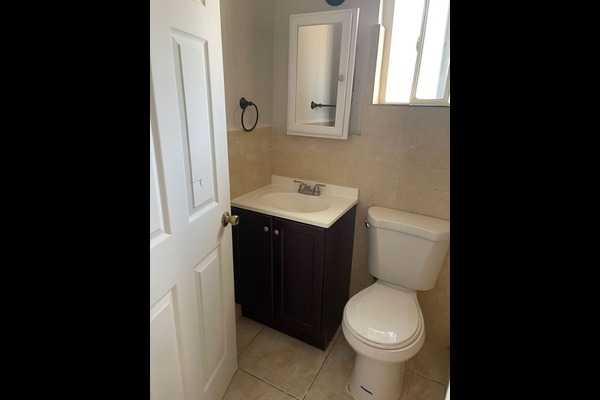 Cozy Studio Apartment in Hollywood, FL - Available Now